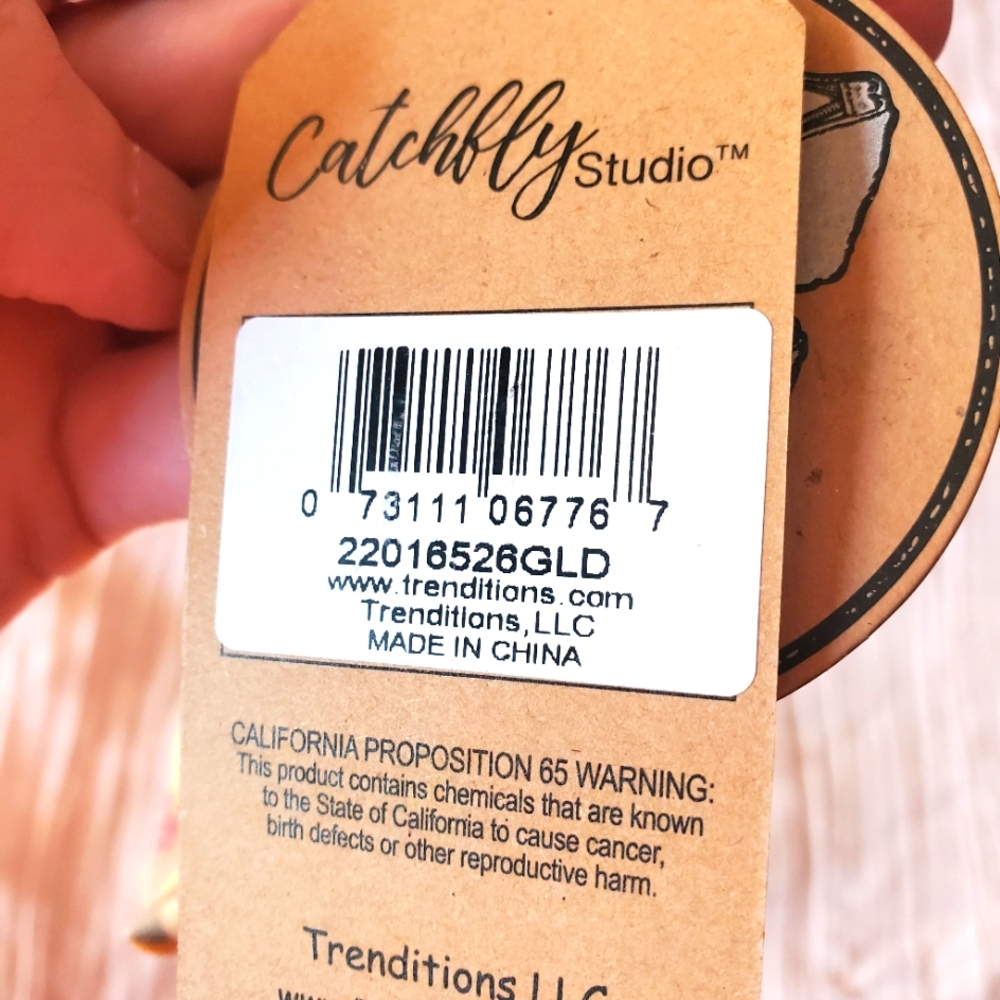Infallible Pro-Glow Foundation and make-up bag! New - Picture 7 of 7